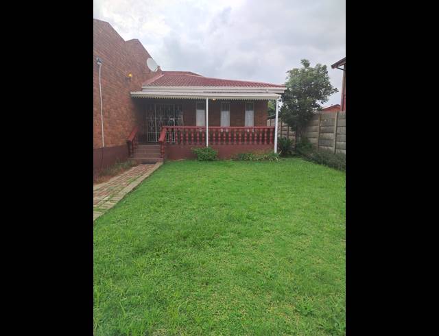 3 BEDROOM HOUSE FOR SALE IN LENNOXTON